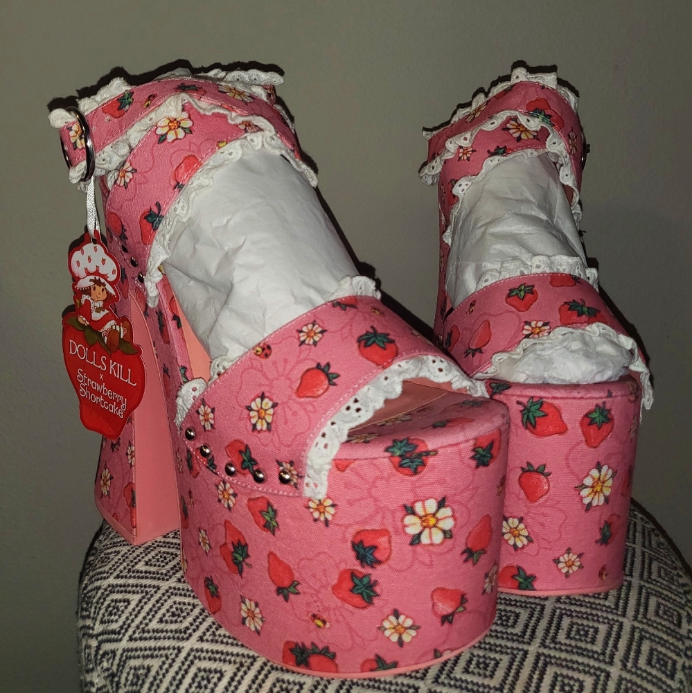 🍰 Dolls Kill x Strawberry Shortcake Its A Berry World platform heels size 9 🍓
